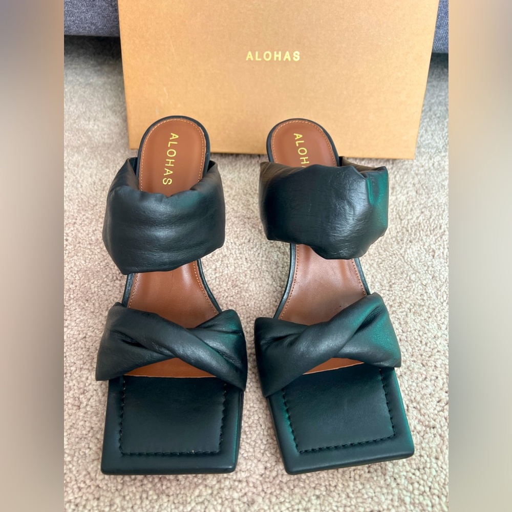 Alohas Twist Strap Heel Black Leather Size 9